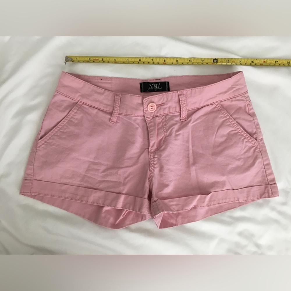 90’s EUC YMI light pink lightweight shorts with pockets.